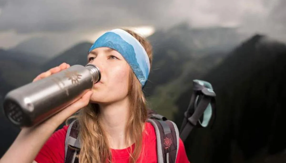 Frau mit Trinklflasche | © DAV/ Jens Klatt