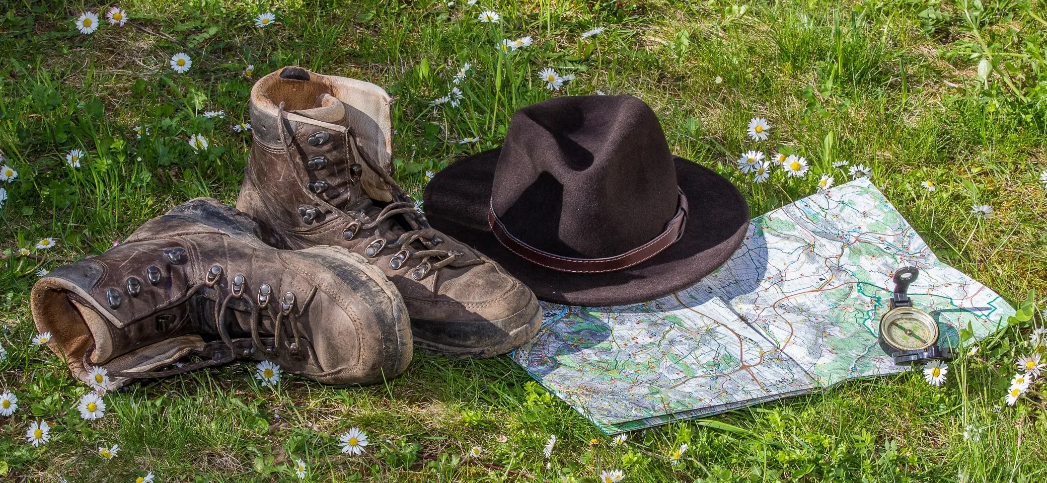 Bergstiefel und Wanderkarte | © Th G / Pixabay
